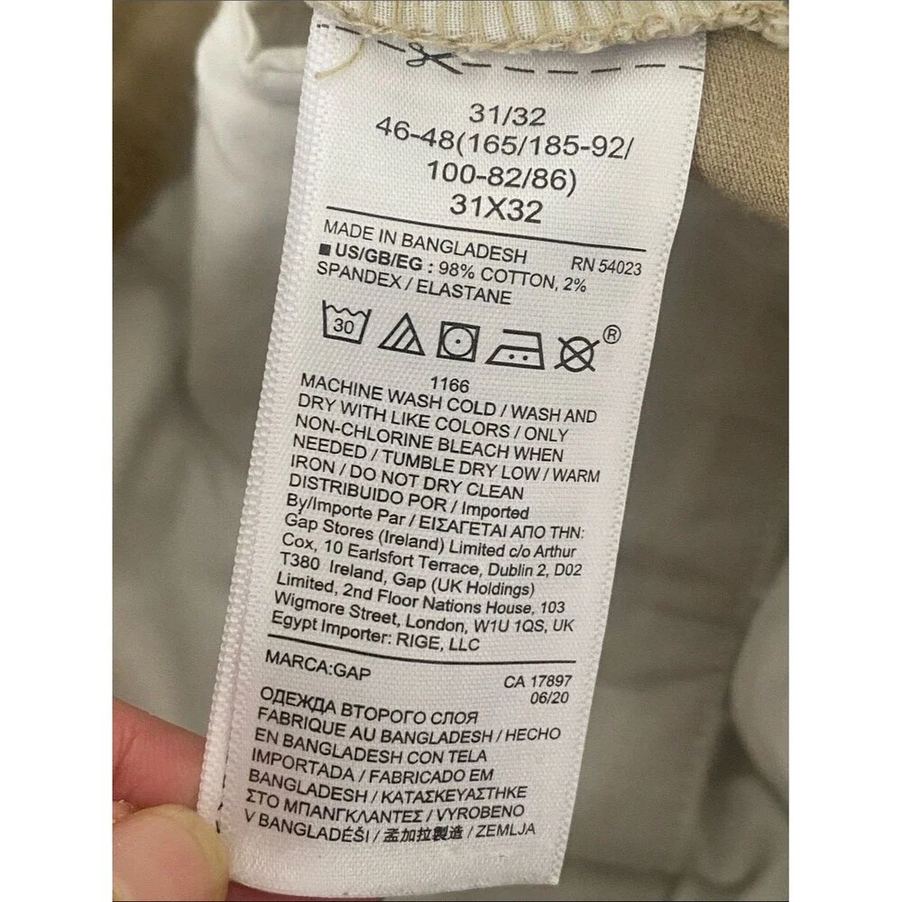 GAP Men's Essential Khaki Slim Chinos 31 x 32 Basic Minimalist Preppy Casual
